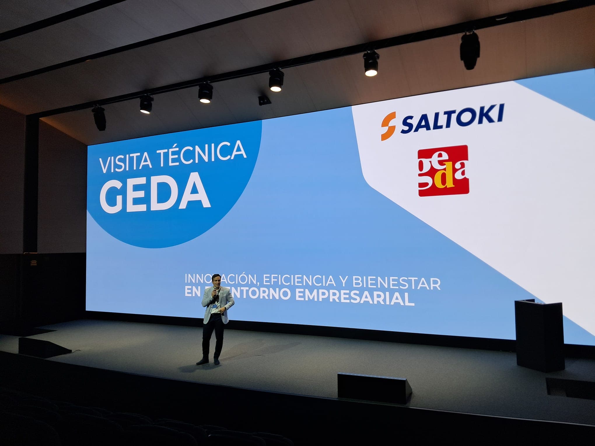 Innovación, eficiencia y bienestar: GEDA visita el centro logístico y empresarial Saltoki en Empresarium