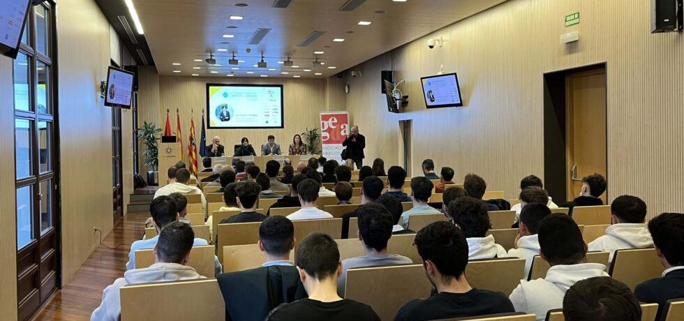 El Symposium Aragonés de Gestión en el Deporte, el mayor evento de gestión deportiva en Aragón, ha puesto el foco en su octava edición en tres áreas: el deporte en el entorno laboral, la influencia de la Inteligencia Artificial y la calidad de eventos deportivos.